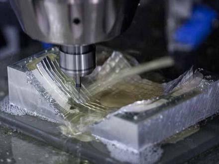 3D打印与CNC加工哪种工艺更适合汽车灯部件？